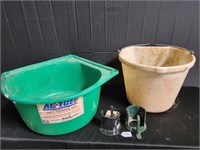 Feed Buckets & Bridle Hooks