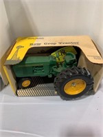 1/16 SCALE MODELS MUSEUM 1988 ROW CROP TRACTOR W/