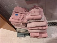Bathroom Towels & Linens