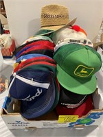 FLAT FULL OF VINTAGE MEN'S TRUCKER HATS