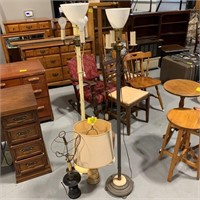 GROUP OF FLOOR & TABLE LAMPS