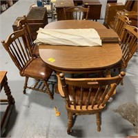5FT LONG WOODEN DINING ROOM TABLE W/ 6 MATCHING