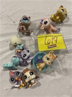 GROUP OF LITTLE PET SHOP FIGURES