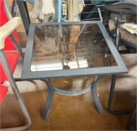 Small PAtio Side Table ( NO SHIPPING)