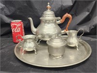 Stieff Pewter Colonial Williamsburg teapot,