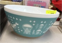 VINTAGE CHARM INSPIRED BY PYREX GLASS MIXING BOWL