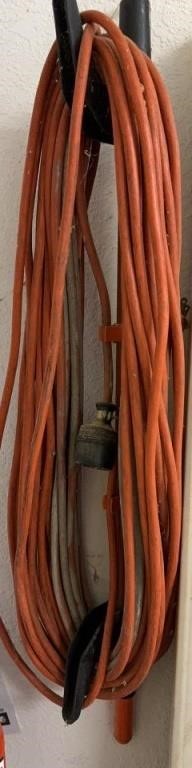 Heavy duty extension cord with hanger