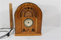 Vintage-Style  Radio (Works)