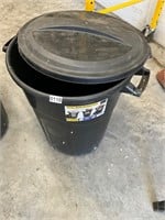20 gallion plastic trash can with lid