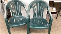 2 green stacking plastic outdoor chairs,