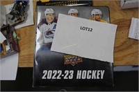 117-hockey cards insert binder-serial no. cards,
