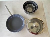 Pot/ pan /stainless mixing bowls