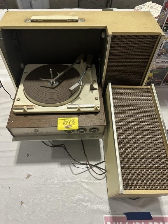 SOLID STATE STEREOPHONIC PORTABLE RECORD PLAYER