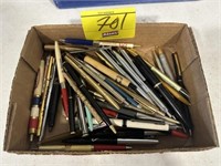 FLAT OF VINTAGE ADVERTISING PENS & PENCILS OF ALL