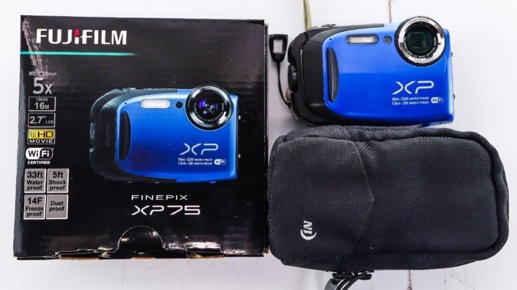 FUJI Fine Pix XP 75 Underwater Camer Kit