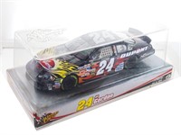 DUPONT Die Cast 1:24 Scale Race Car "Jeff Gordon"