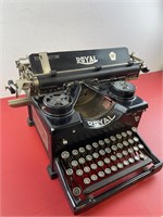 ROYAL TYPEWRITER ANTIQUE