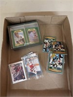 TRAY OF ASSORTED SPORTS CARDS