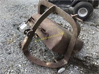 D1. 3-point hitch bucket