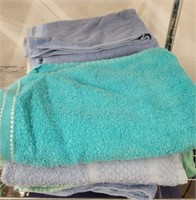 GROUP OF ASSORTED TOWELS, HAND TOWELS