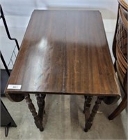 DROP LEAF TABLE W/ 2 LEAVES