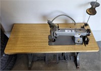 SINGER 251-11 COMMERCIAL SEWING MACHINE W/ TABLE