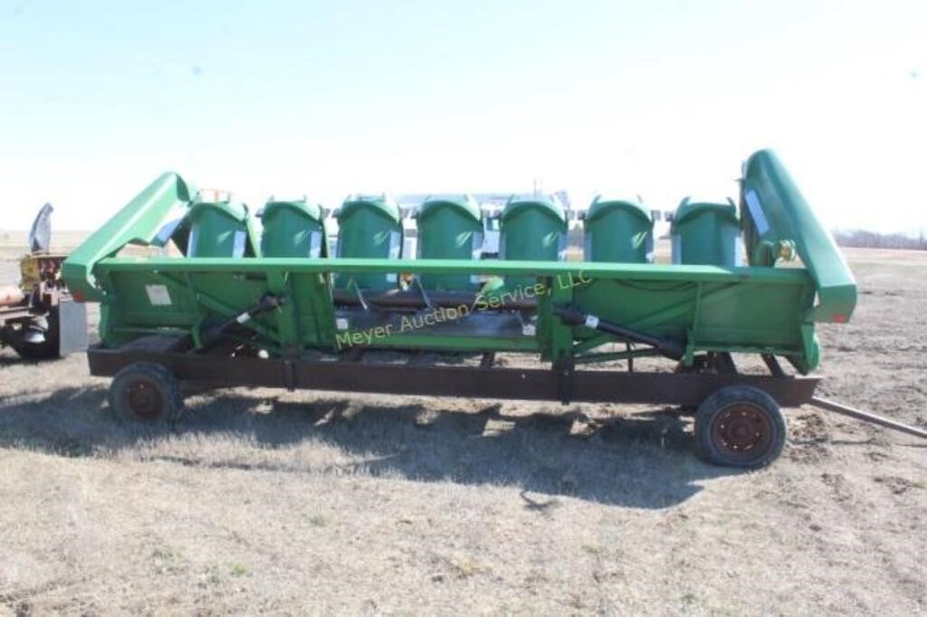 John Deere 893 8 row 30" corn head on trailer