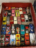 TRAY OF VINTAGE MINIATURE DIE CAST CARS