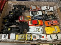 TRAY OF VINTAGE MINIATURE DIE CAST CARS