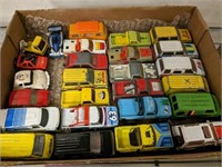 TRAY OF VINTAGE MINIATURE DIE CAST CARS