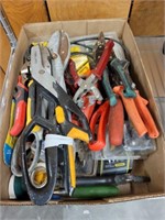 TRAY OF ASSORTED HAND TOOLS, SHEARS