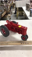 Plastic farmall tractor scale 1/16