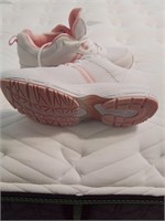 Welby women's tennis shoes, sz. 9.