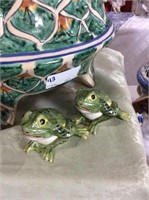 Frog salt and pepper shakers
