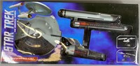 NIP 2013 Dragon Star Trek U.S.S Enterprise