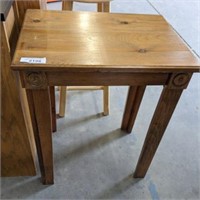 PINE ACCENT TABLE