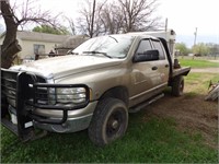 2004 Dodge 2500 4x4 flatbed truck