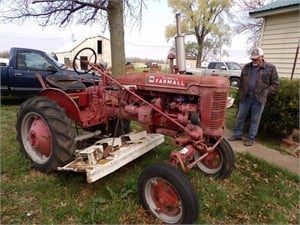 IH Farmall Super A tractor w/ belly mower