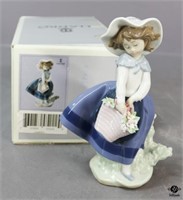 Lladro "Pretty Pickings" Porcelain Figurine
