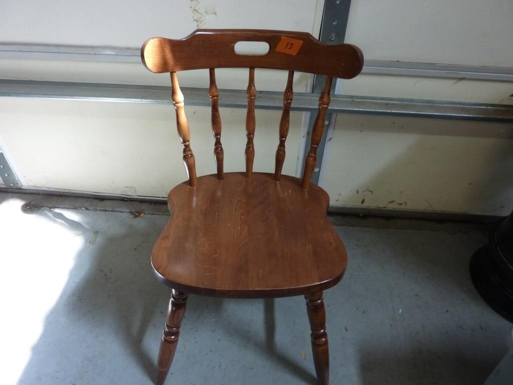 NICE WOOD SIDE CHAIR