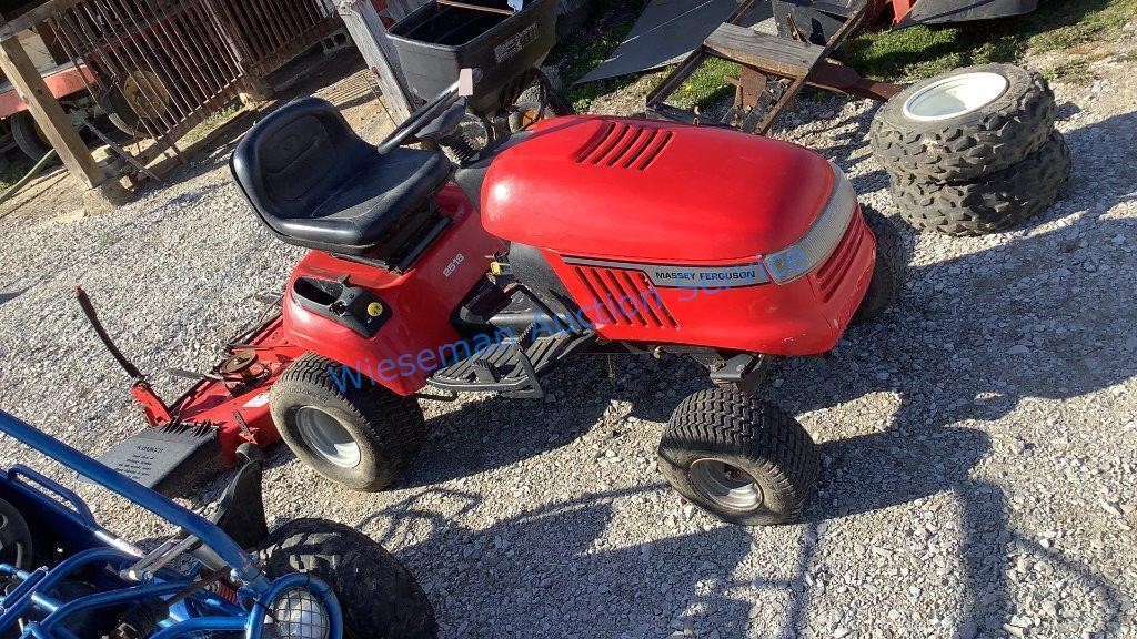 MASSEY FERGUSON 2518 RIDING MOWER WITH 38in DECK