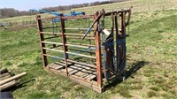 CATTLE CHUTE WITH PRIEFERT HEADGATE