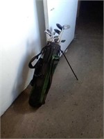 Green and Black golf bag featuring many Tom