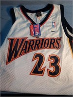 A Warriors jursey From the brand Nike size XXL