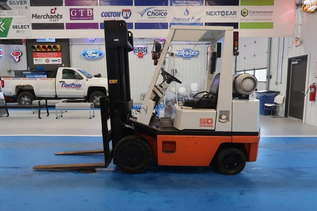 USED Nissan 50 dual-fuel forklift