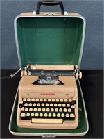Quiet De Luxe Royal Typewriter In Box