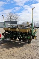 JOHN DEERE 7000 6R 30" PLANTER