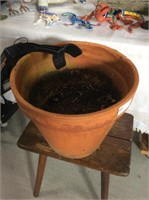 Terra-cotta pot