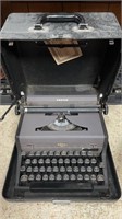 VINTAGE ROYAL PORTABLE TYPEWRITER