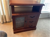 Chair side cabinet w/doors